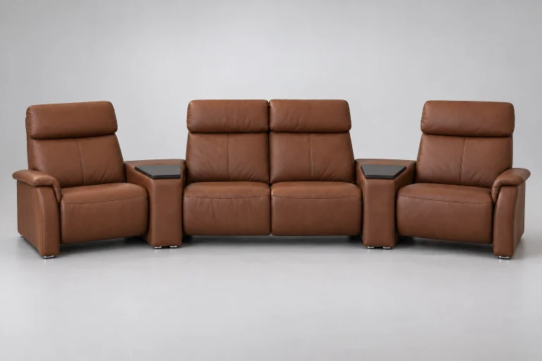 PRATO — Dwa fotele, środkowa sofa i konsole na neutralnym tle